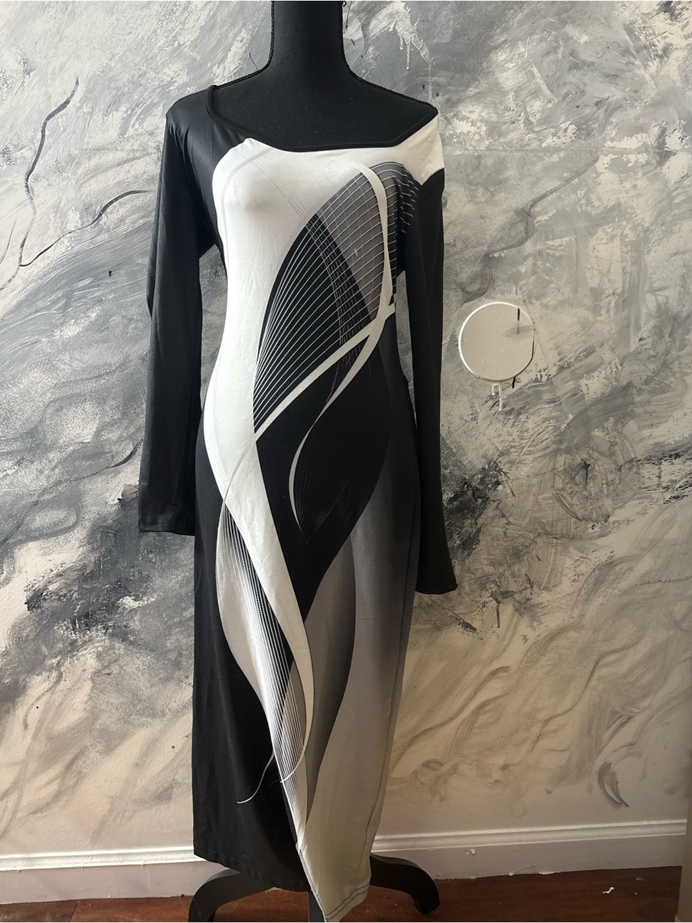 Long Sleeve Black and White Abstract Midi Dress
